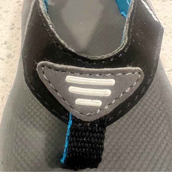 REEF Kids Black and Blue Surfer Sandals | Flipflops | Size 5/6US - Picture 6 of 8